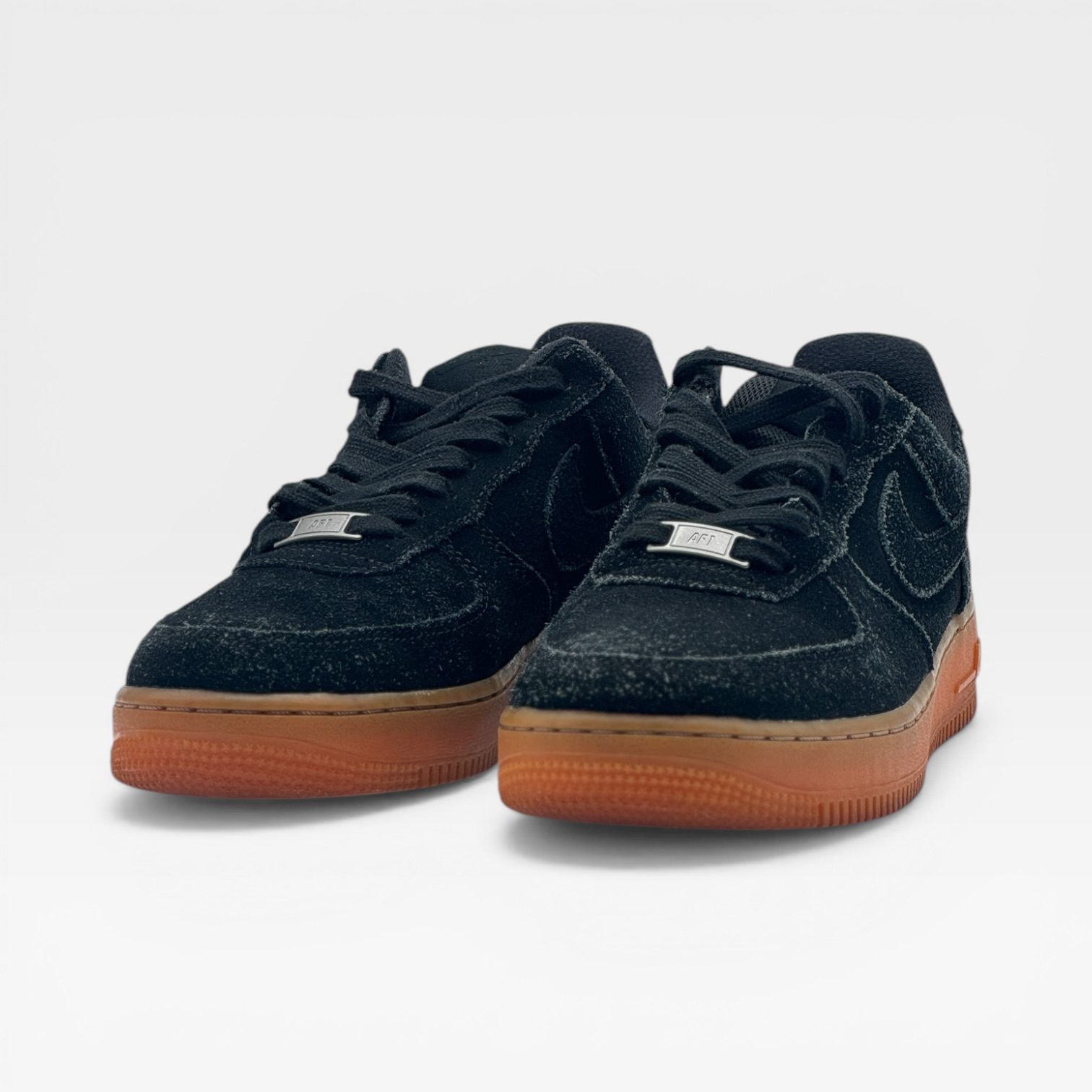 07 SUEDE – Image 2