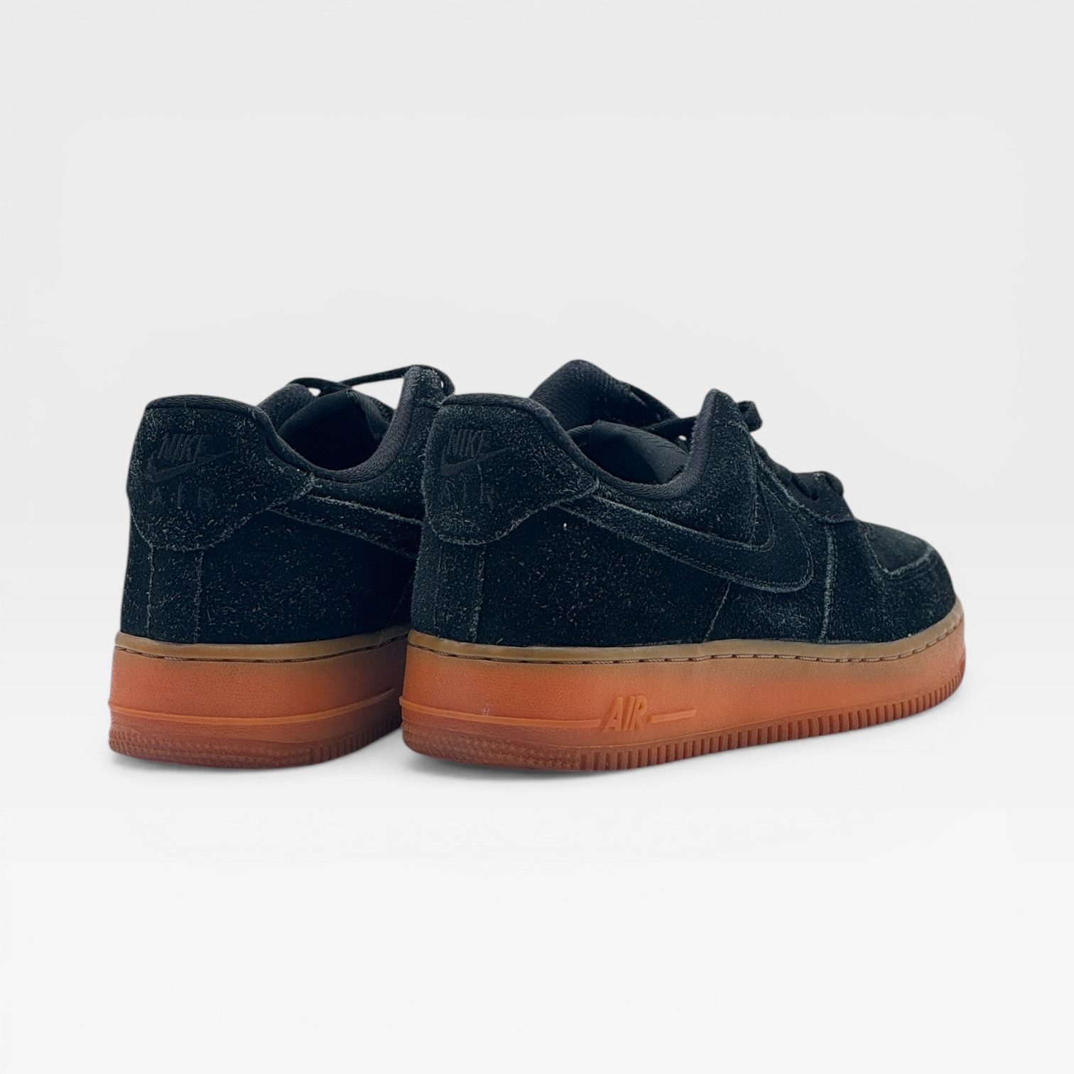 07 SUEDE – Image 3