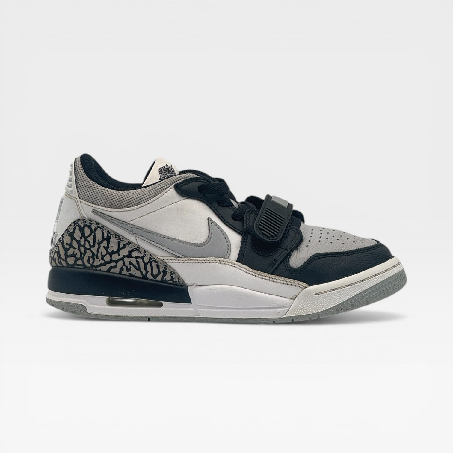 AIR JORDAN
