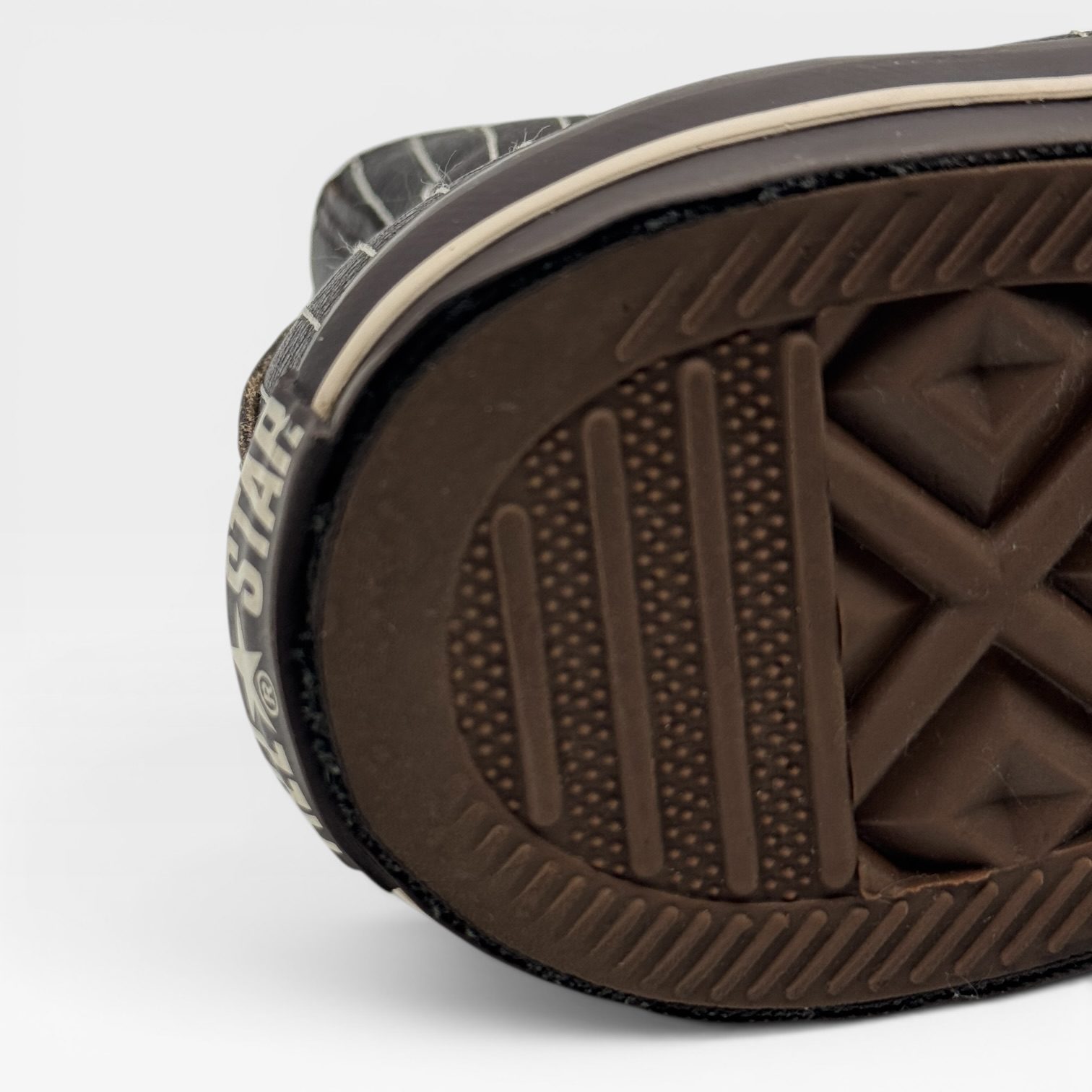 CHUCK TAYLOR – Image 6