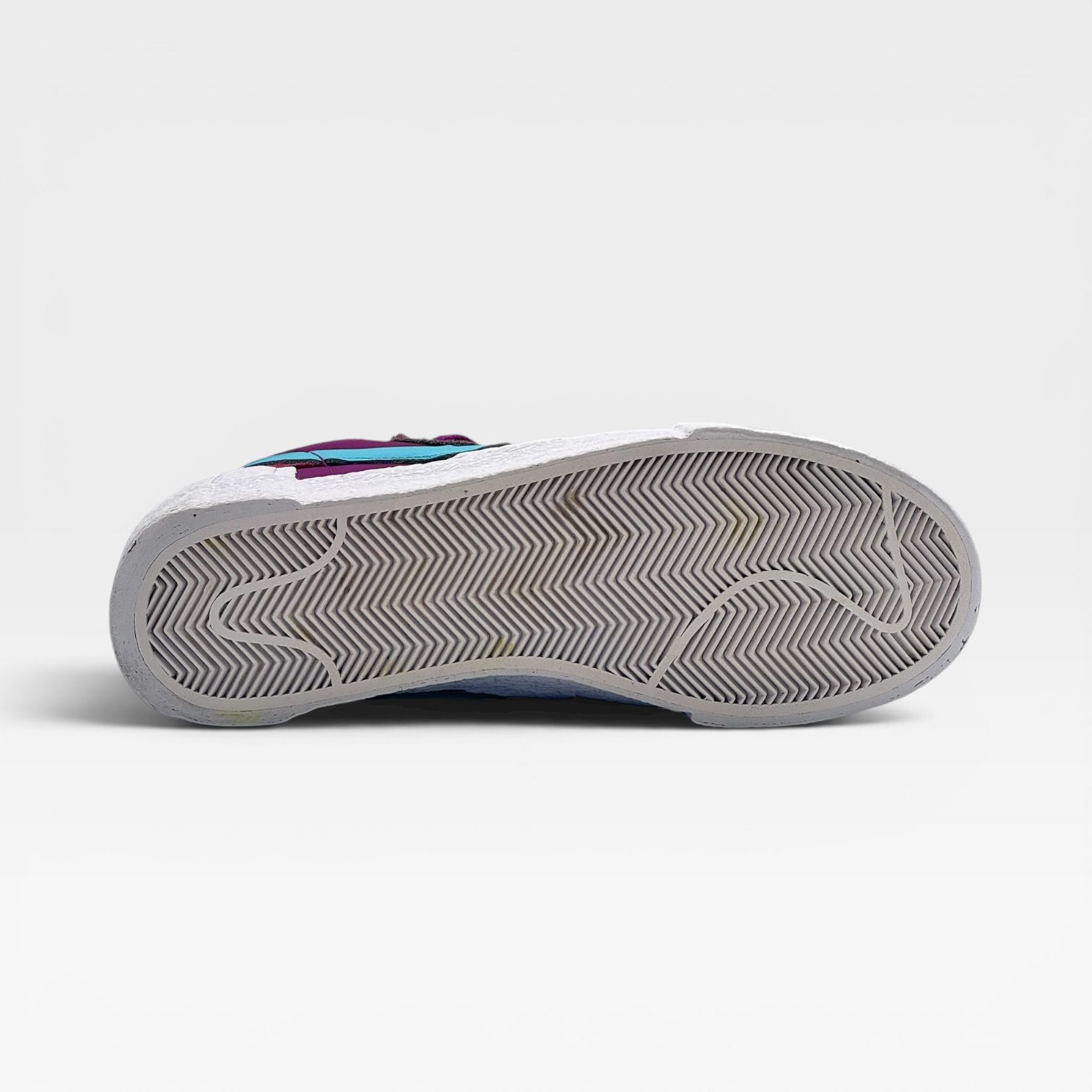 BLAZER LOW SAKAI x KAWS – Image 4
