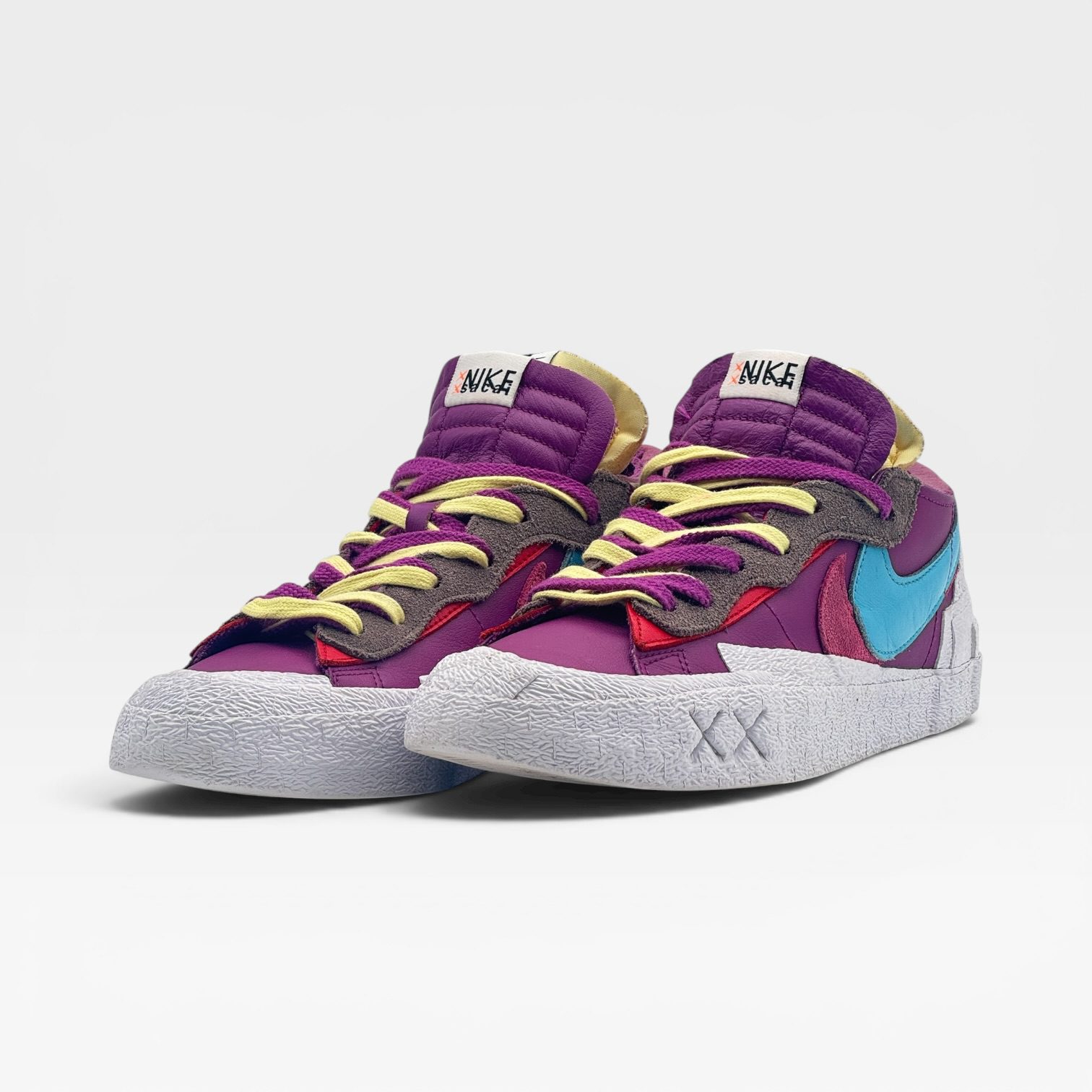 BLAZER LOW SAKAI x KAWS – Image 2