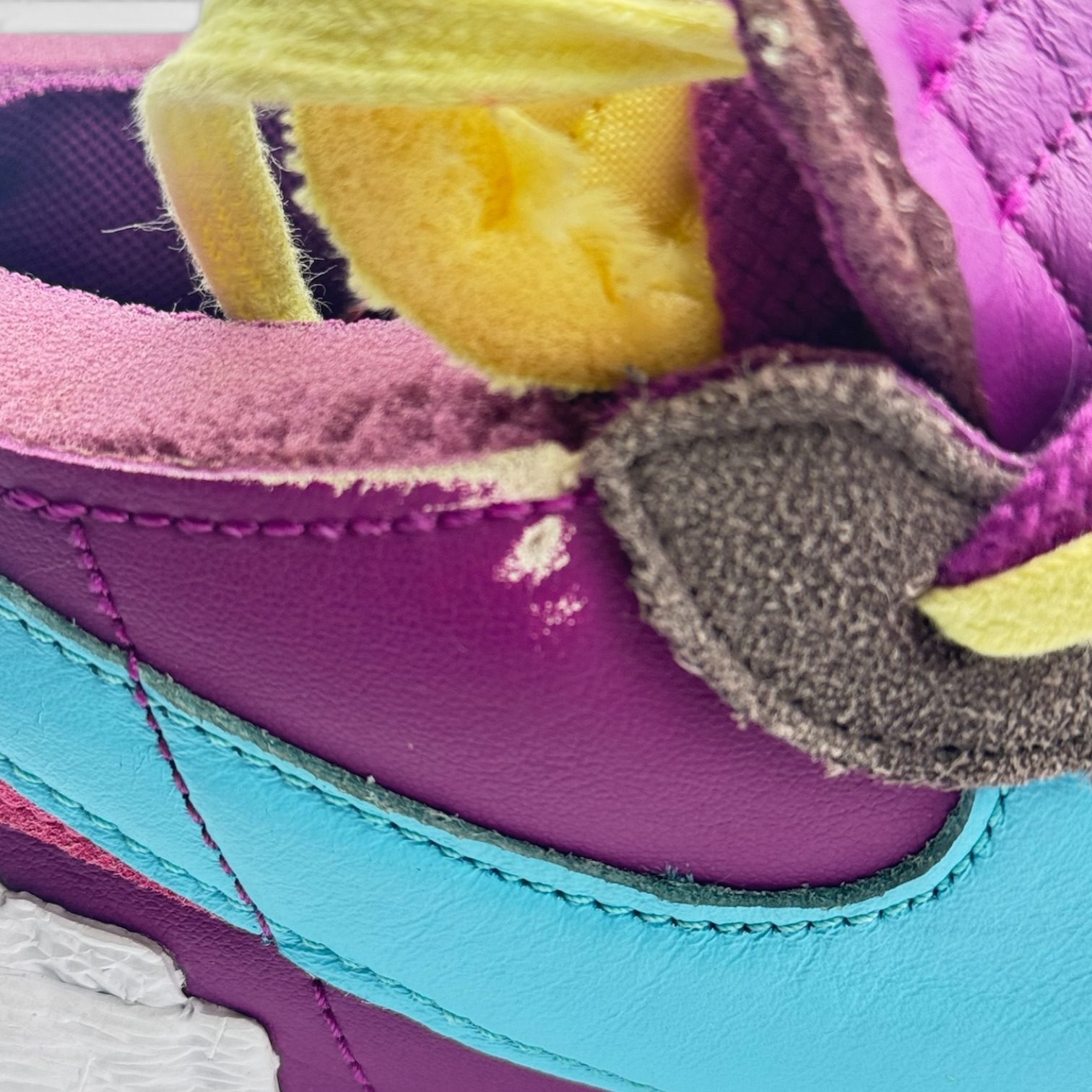 BLAZER LOW SAKAI x KAWS – Image 5