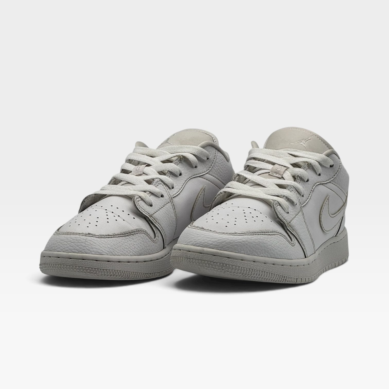 JORDAN LOW – Image 2