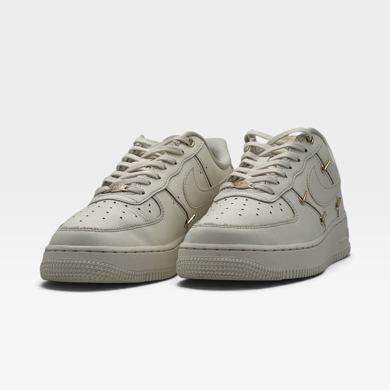 AIR FORCE 1 LOW METALLIC SWOOSH – Image 2