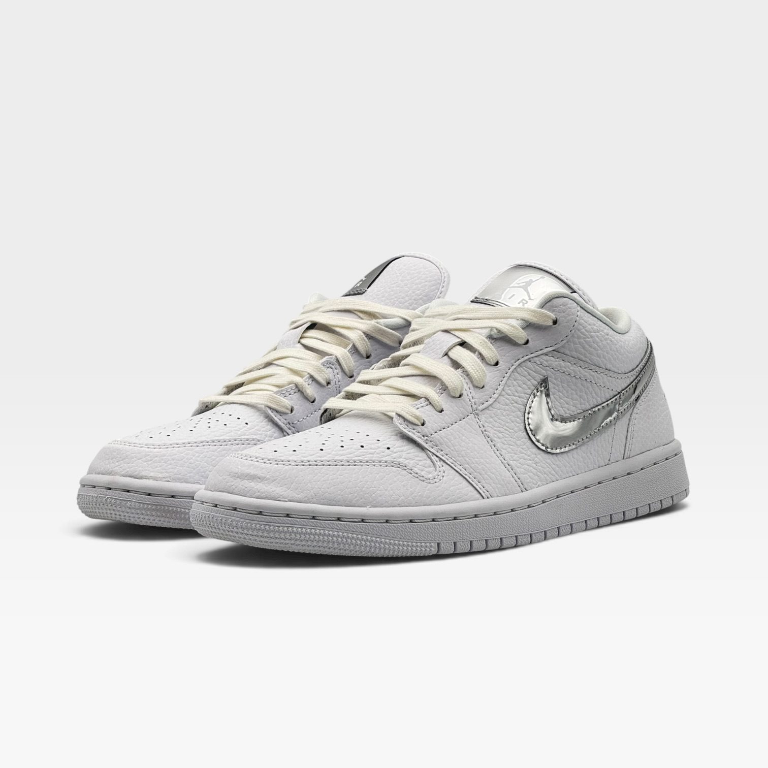 AIR JORDAN LOW – Image 2